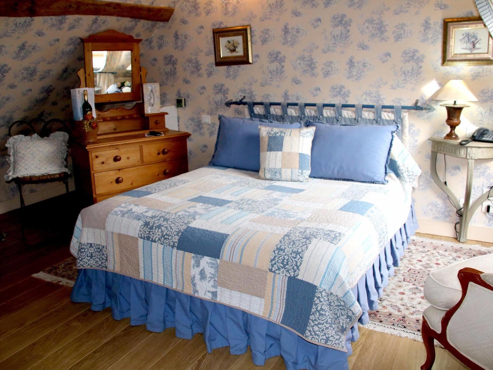 Hostellerie Du Prieure Saint-Prix  Екстер'єр фото