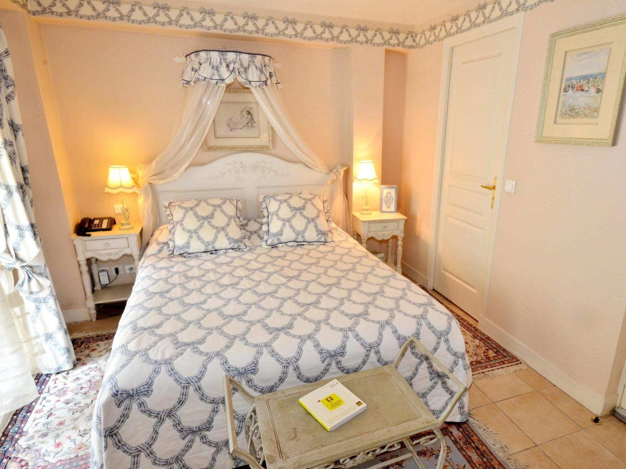 Hostellerie Du Prieure Saint-Prix  Екстер'єр фото